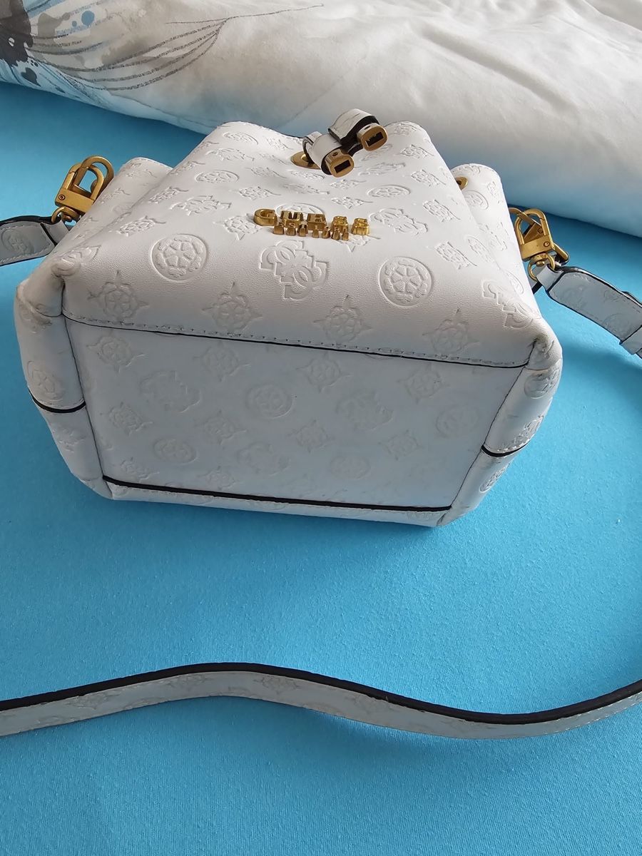 Guess Borse da donna: Weisse Guess Handtasche – Nuovo (secondo la descrizione) da Pfäffikon ZH venduto da Tetu.33 1