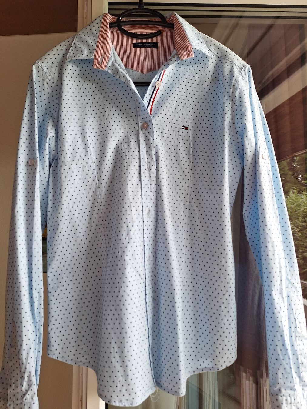 Tommy Hilfiger Camicette: Tommy Hilfiger Hemd hellblau mit Sternen Grösse L – Usato da Utzigen venduto da Velvet8