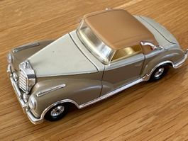 Corgi Mercedes Benz 300S Maßstab 1:36 Top
