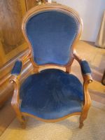 Antiker Stuhl m. Armlehne Sessel Fauteuil blauer Samtbezug!