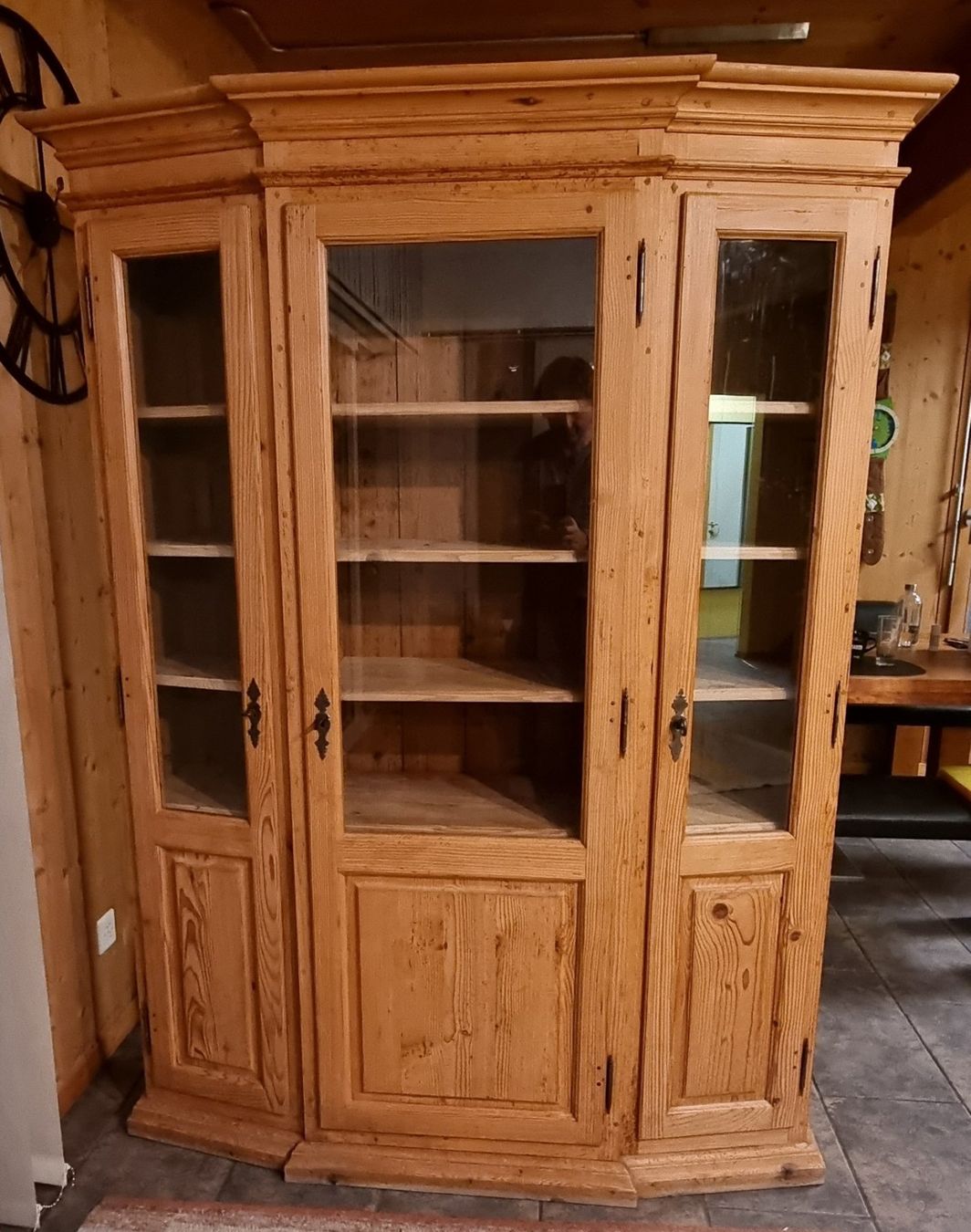 Vitrinen: Vitrine aus Altholz – Gebraucht aus Sils im Domleschg von simare