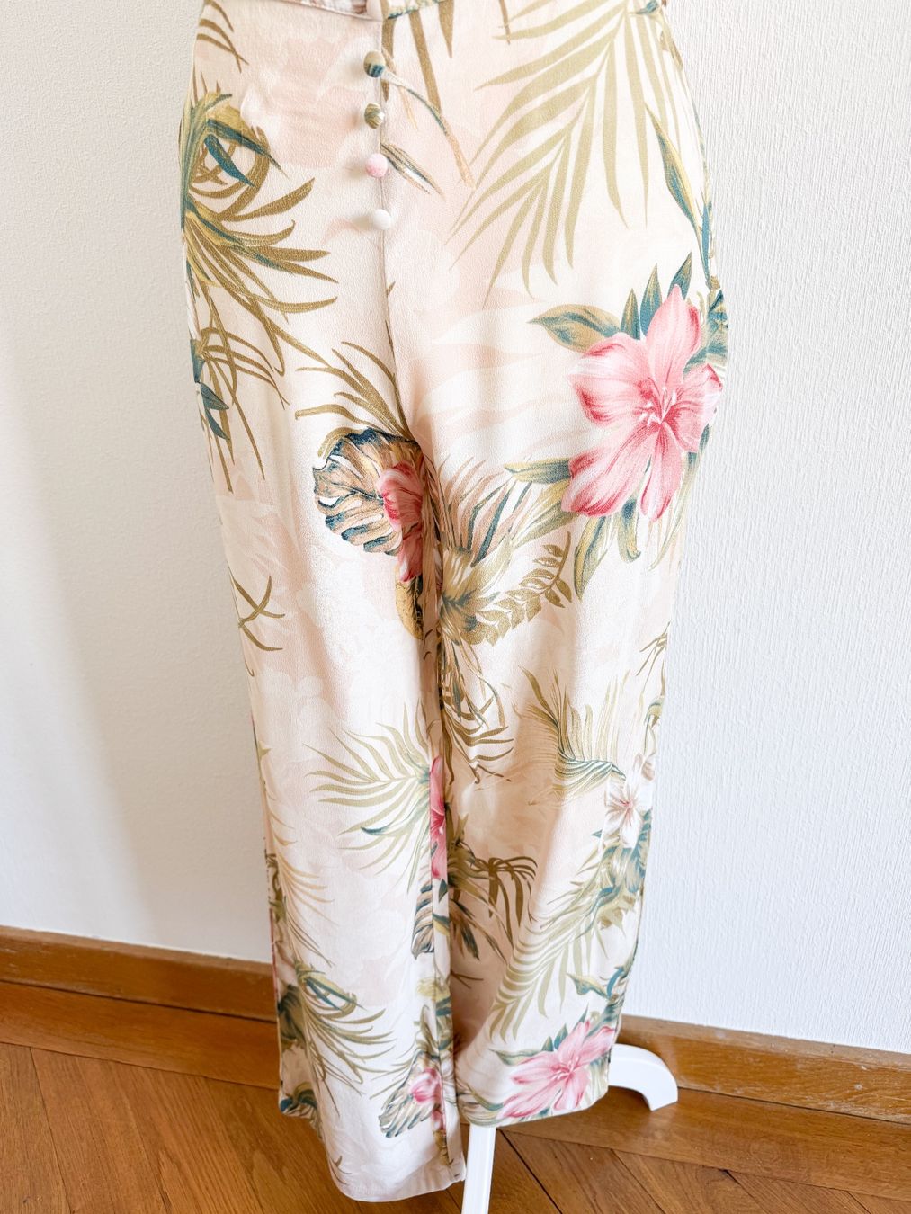Pantaloni: Pantalon léger fleuri – Usato da Lausanne venduto da Greenbyaudrey 3