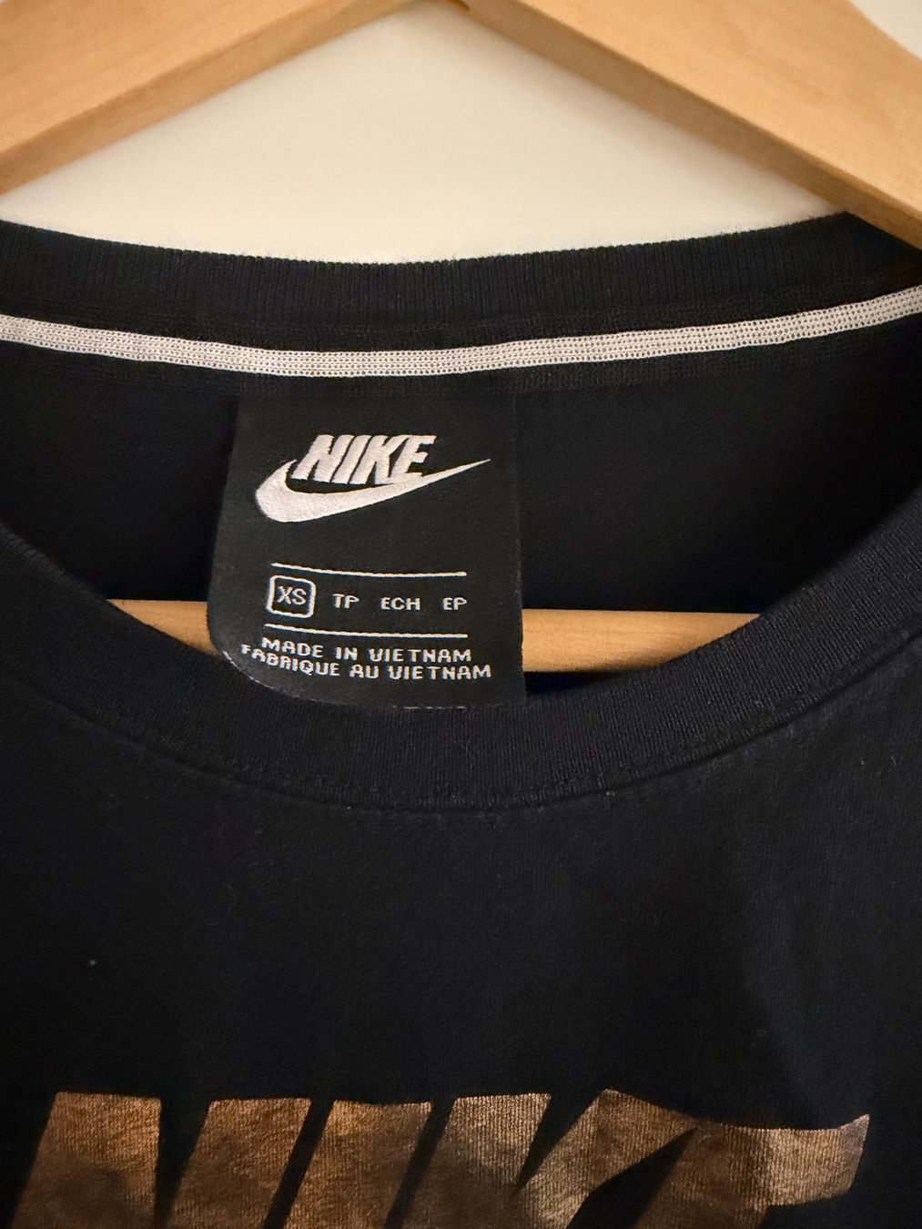 Nike T-Shirts: Nike Air Sweathsirt Top Zustand – Gebraucht aus St. Gallen von kka_l9wg 1