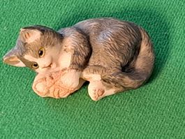 Kleine Katze Liegend , 8x4cm