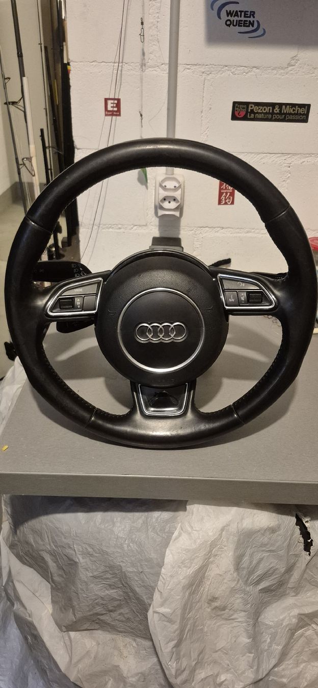 Audi Tutti pezzi di ricambio auto: Audi Lenkrad Leder Multifunktion Luftagbebagurt inklusive – Usato da Lyss venduto da kla_7xts