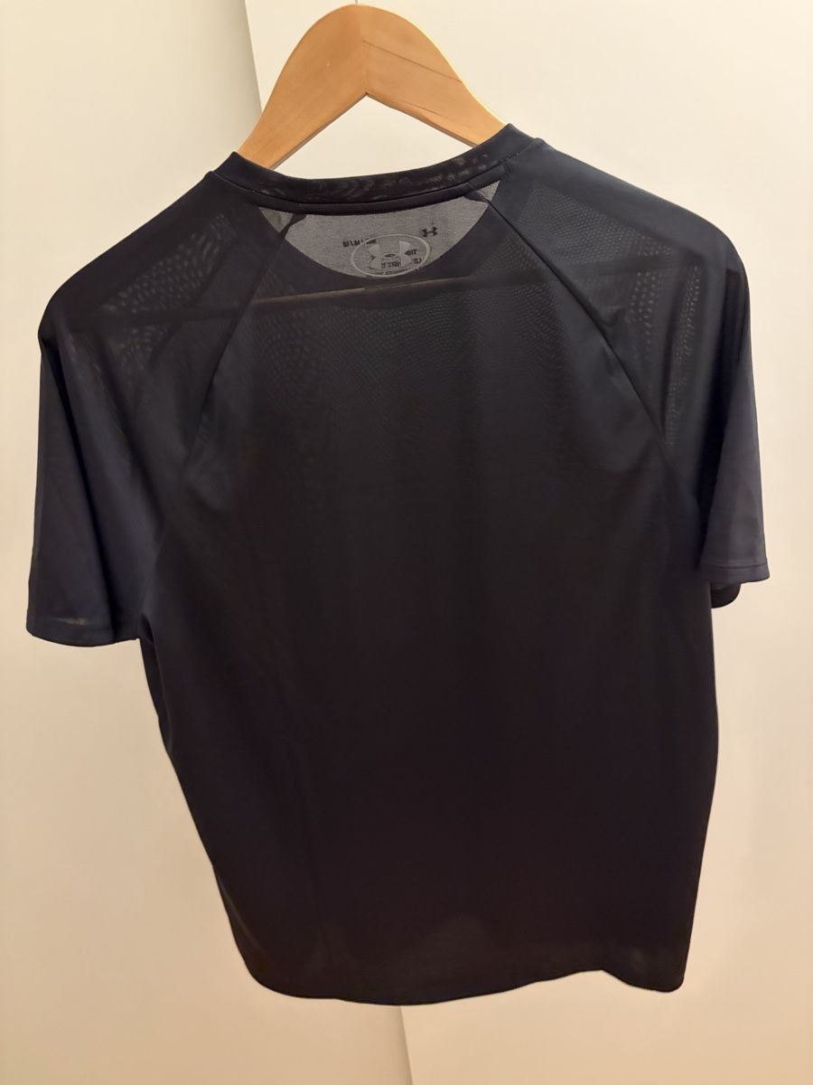 Under Armour T-shirt: Under Armour Tech Tee Sportshirt Schwarz Gr. M – Usato da Zürich venduto da jak_89nh 1