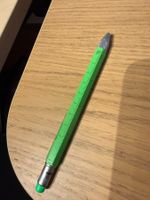 Stift mit Lineal und Wasserwage