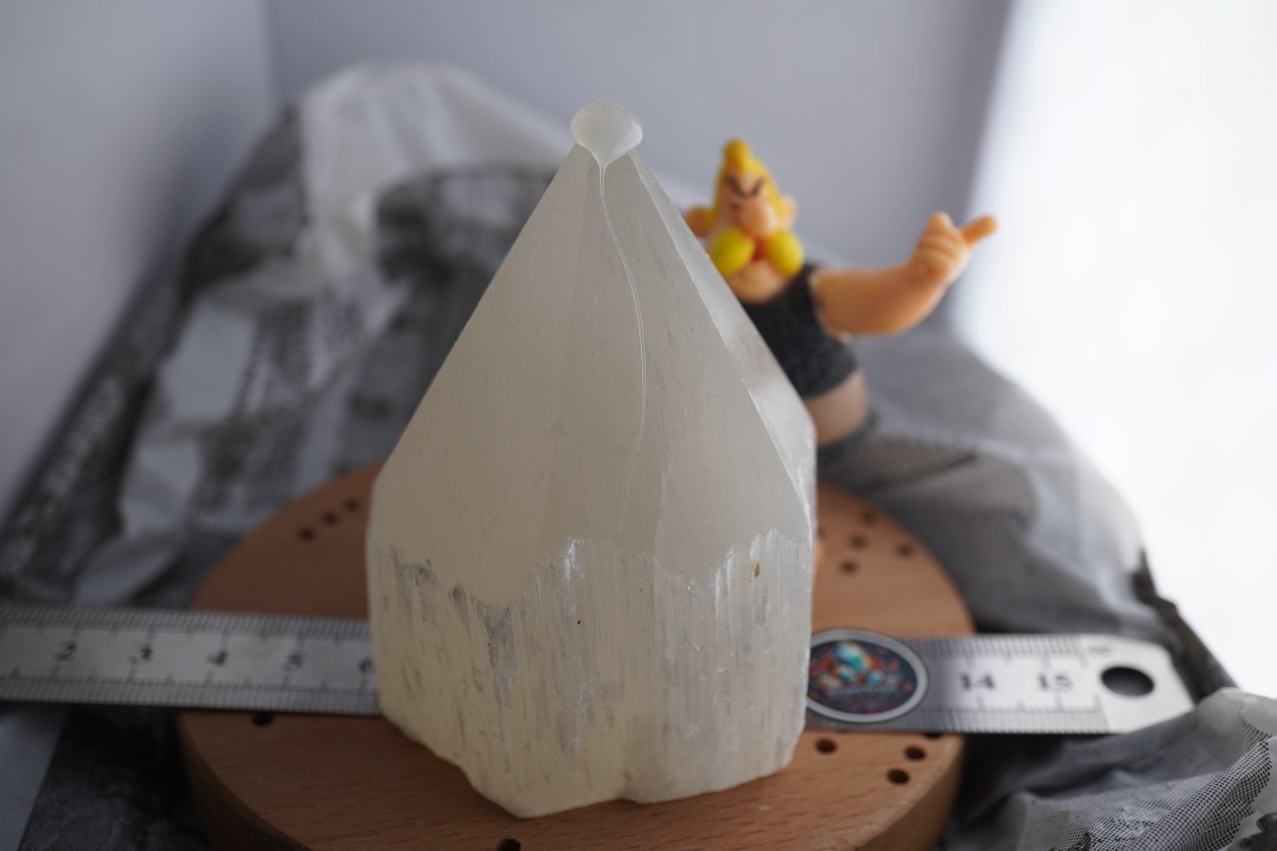 Mineralien & Heilsteine: Selenit Spitze       Weiss   80mm x 50mm – Neu und originalverpackt aus Eschenbach SG von topstone