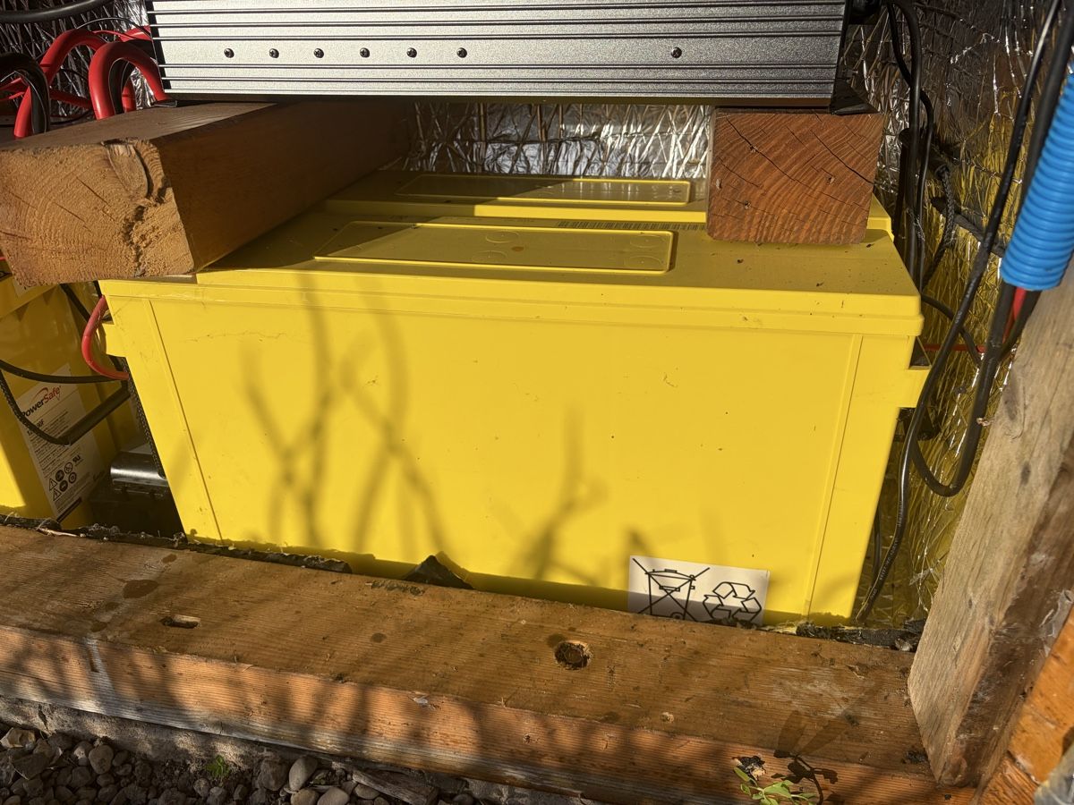 Panneaux solaires: 4x Solar Batterie 12 Volt 190Ah – D'occasion à Luzern par Trackzila 2