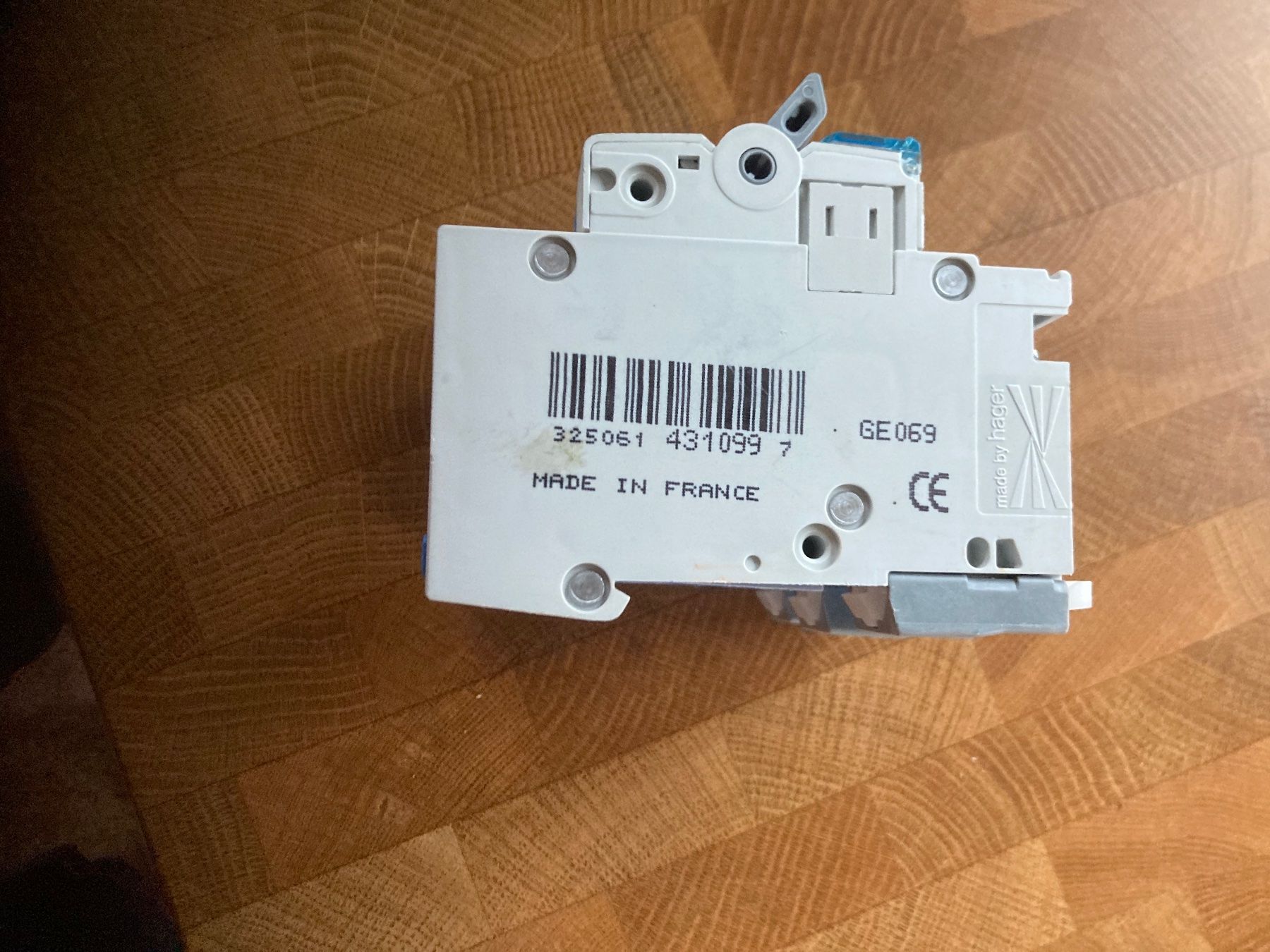Hager Stromzufuhr: LS-Schalter Hager C13 mit Neutraleitertrenner – Gebraucht aus Illnau von Spinnenbob 2