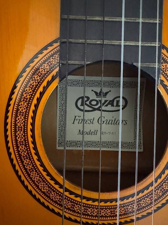 Strumenti musicali: Guitare classique + housse – Usato da Yverdon-les-Bains venduto da Tiffany_92 1