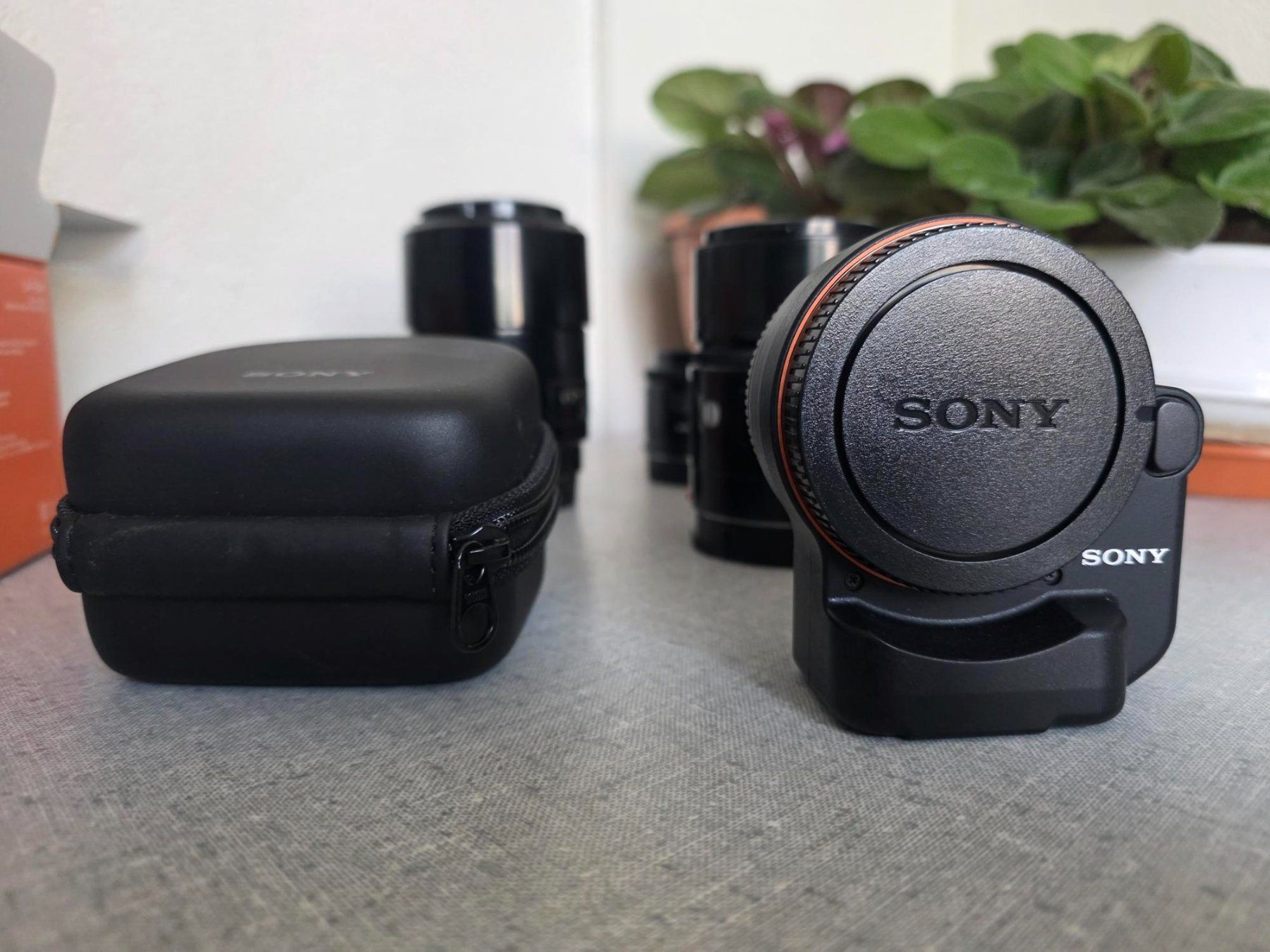 Adattatori foto: Sony Adapter für E-Mount LA-EA4 (Mit 4 Objektiven) – Usato da St. Gallen venduto da Thomstar 2