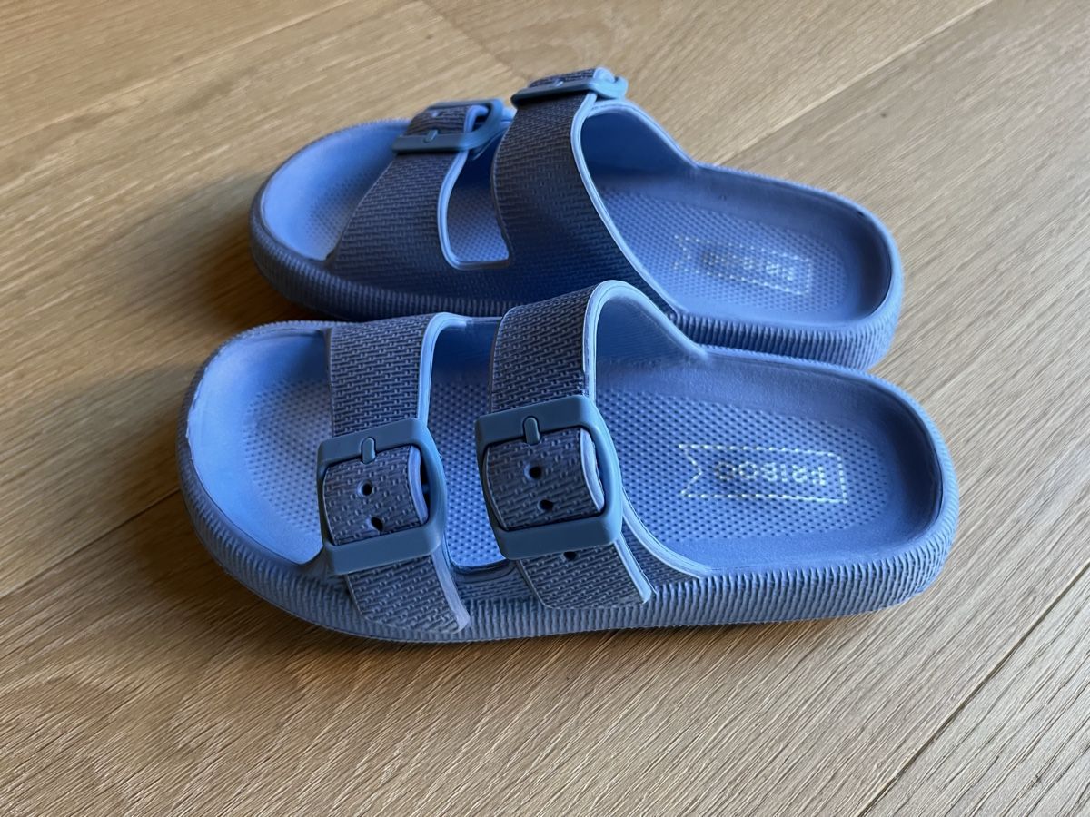 Scarpe per ragazzi: Light Blue Summer Slides for Kids - Size 32 – Nuovo (secondo la descrizione) da Planken venduto da R4gskL7 2