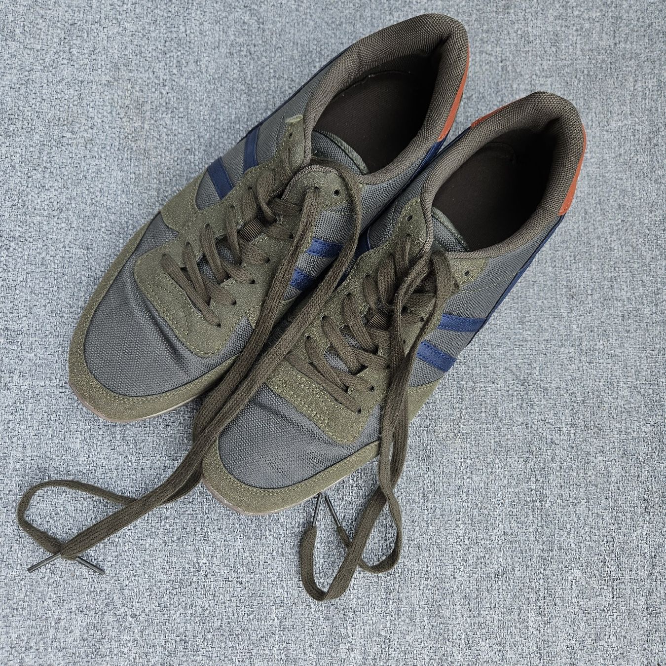 Scarpe da uomo: Turnschuhe, wenig getragen, Grösse 44, – Nuovo (secondo la descrizione) da Herrliberg venduto da daki0017