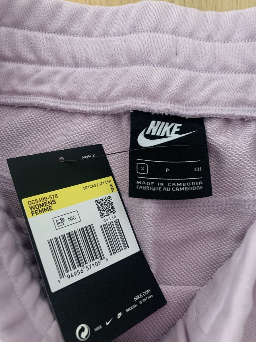 Nike Gonne: Nike Rock, Lila, Gr. S - Neu! – Nuovo e nell'imballaggio originale da Neuenhof venduto da bball 4
