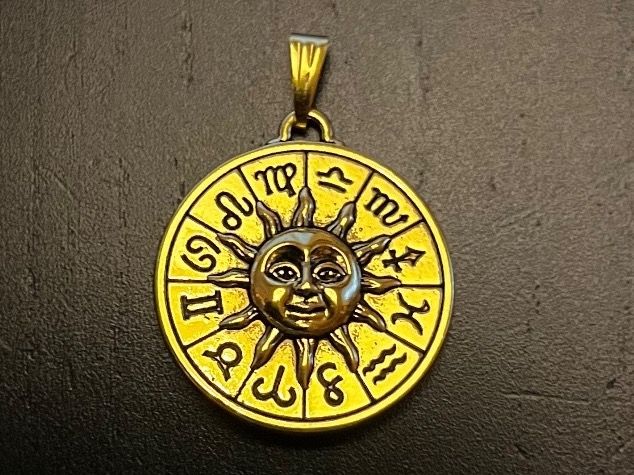 Ciondoli: Amulett/ Anhänger Sonne mit Zodiac – Nuovo (secondo la descrizione) da Gams venduto da Mariawicca