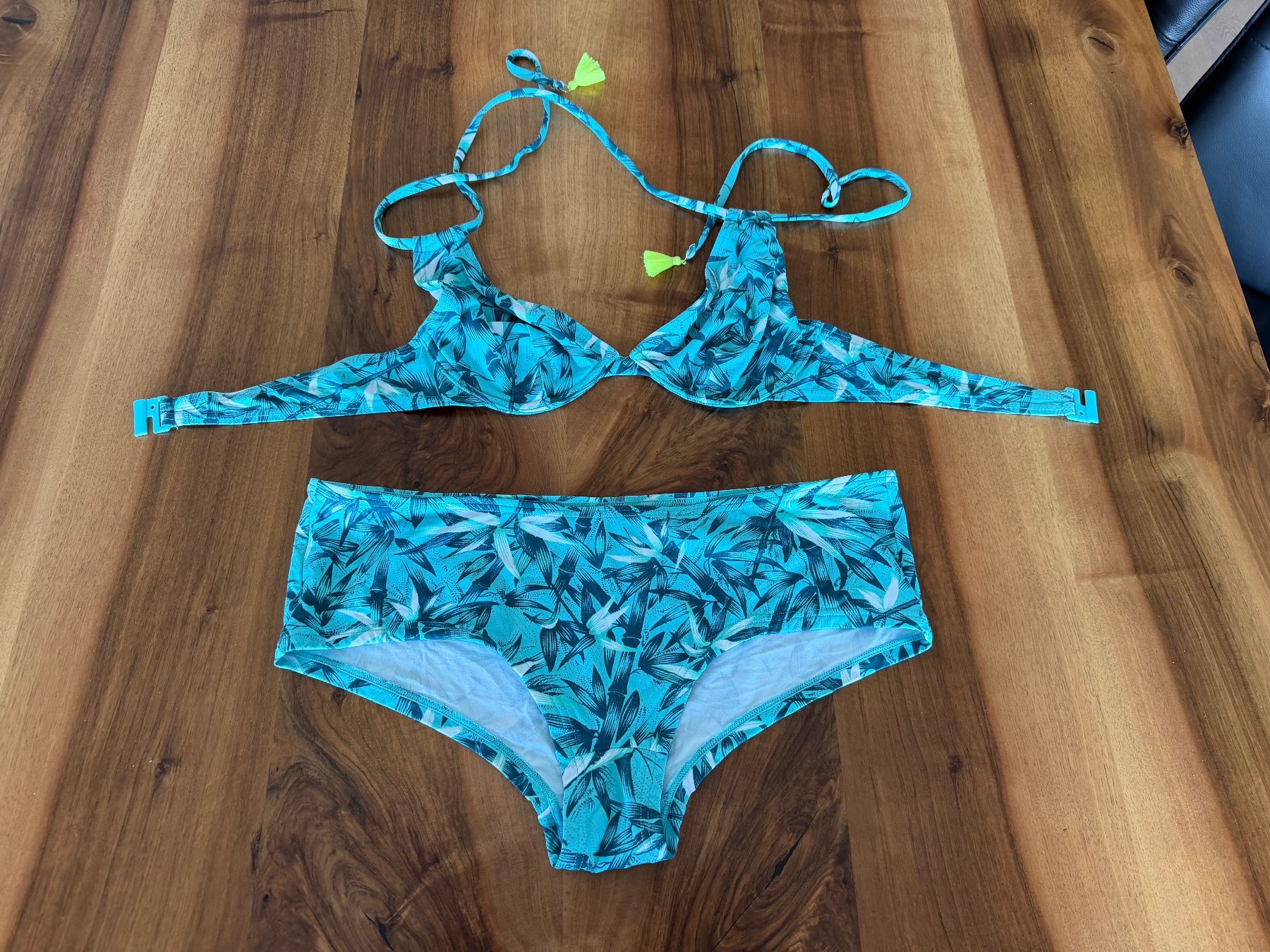 Esprit Costumi da bagno & Bikini: Bikini, Esprit, Oberteil Grösse 38B, Hose Grösse 40 – Usato da Haslen AI venduto da s176