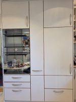 Einbauküche mit  Electrolux Backofen, Miele Abwaschmaschie