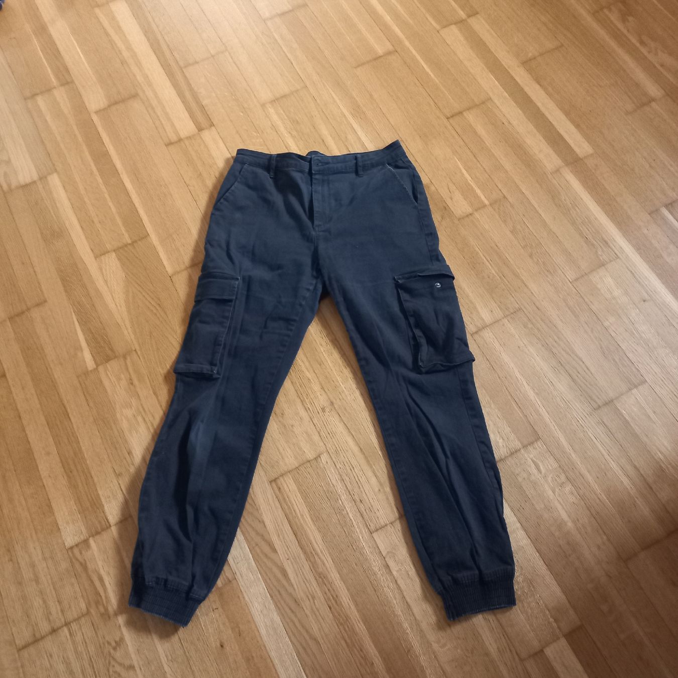 Only Pantaloni: ONLY Cargo Hosen, Grösse 36/32, neuwertig – Nuovo (secondo la descrizione) da Bettlach venduto da Venus22999