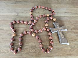 Rosenkranz aus Holz mit grossem Kreuz