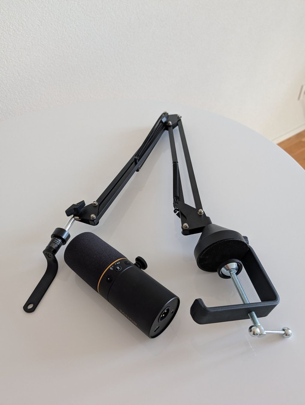 Microfoni: Pack Streaming Studio : Focusrite Solo 3 + TONOR XLR + Lampe – Usato da Delémont venduto da msd_nc6z