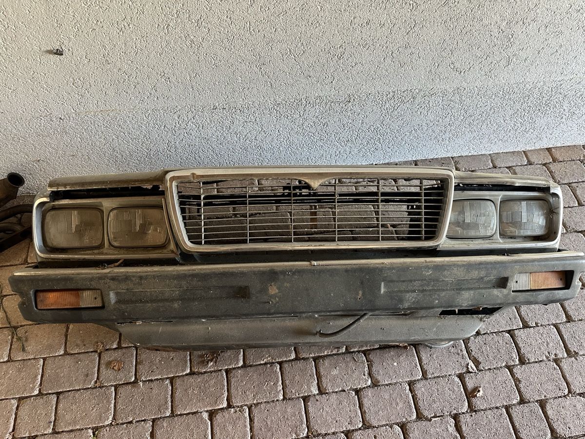 Maserati Tutti pezzi di ricambio auto: Maserati Quattroporte Front mit Scheinwerfern – Difettoso da Aarwangen venduto da Dcharger 2