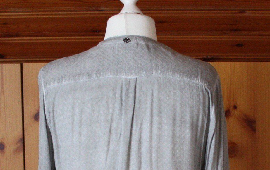 Camicette: Bluse Langarm LIEBESKIND hellgrau Gr. XL – Difettoso da Flüelen venduto da Diversicum-Curvy 7