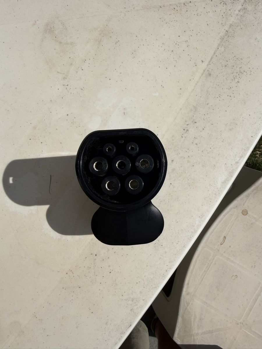 Tesla Tutti pezzi di ricambio auto: Tesla CCS Adapter – Usato da Sachseln venduto da No_Clue 1