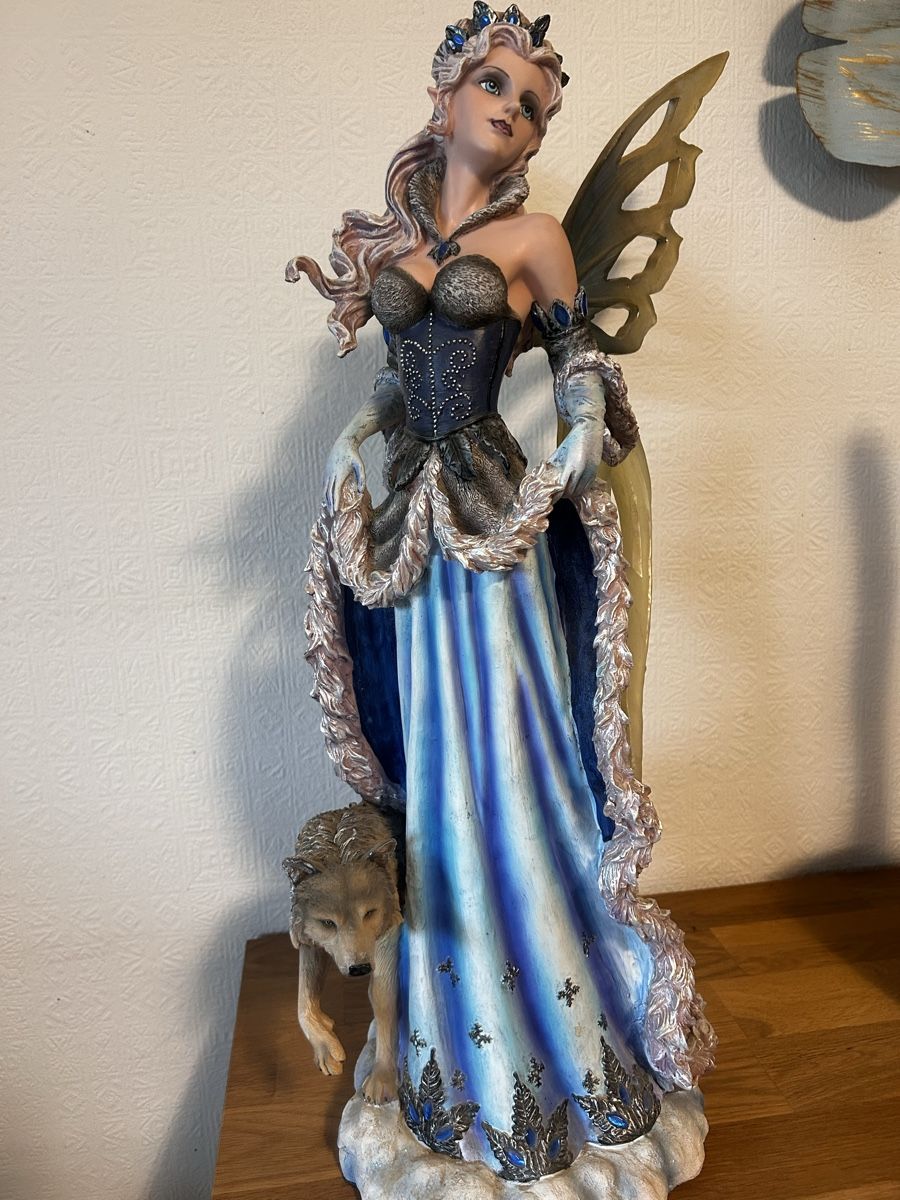 Statuette: Statuette féerique d'hiver avec loup – Nuovo (secondo la descrizione) da Cugy FR venduto da luc_7q2j