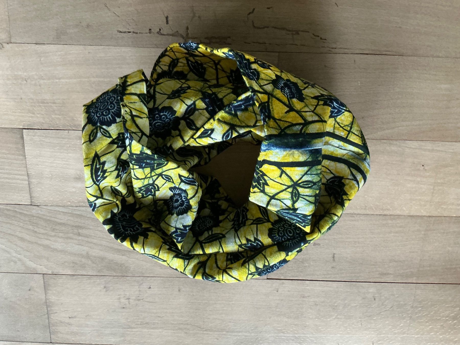 Foulard & Sciarpe: Loop Schal aus Baumwolle, neu, blau-gelb – Nuovo (secondo la descrizione) da Muttenz venduto da bar_ws7n