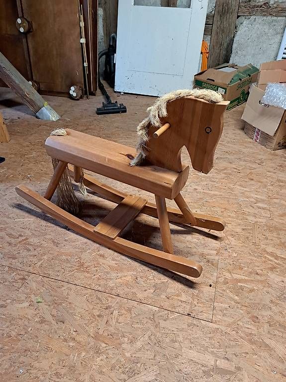 Giocattoli: Schaukelpferd aus Holz – Usato da Seuzach venduto da nsgrob