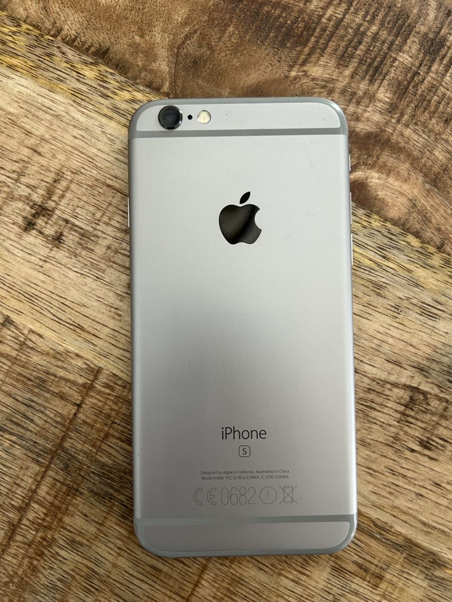 Apple Portables: Iphone S – D'occasion à Scuol par Beuty-Berg 1