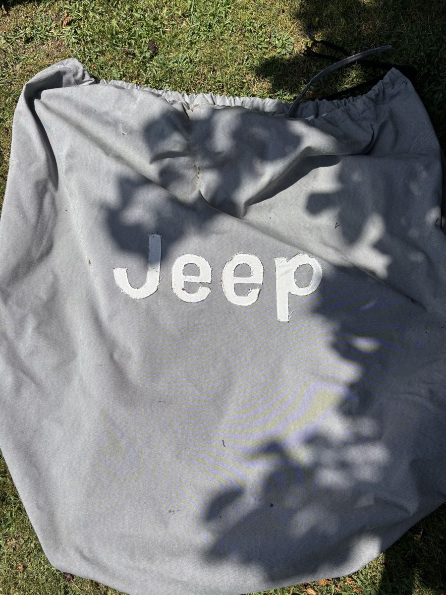 Jeep Tutti pezzi di ricambio auto: Housse de roue de secours Jeep – Usato da Mézières VD venduto da P-M-C 5