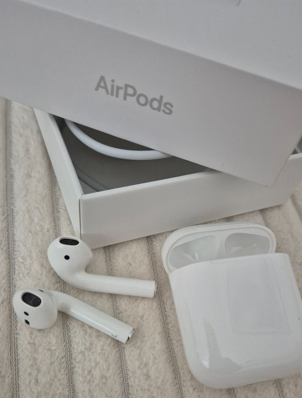 Apple Kopfhörer: AirPods von Apple – Gebraucht aus Urtenen-Schönbühl von Blume.9294 1