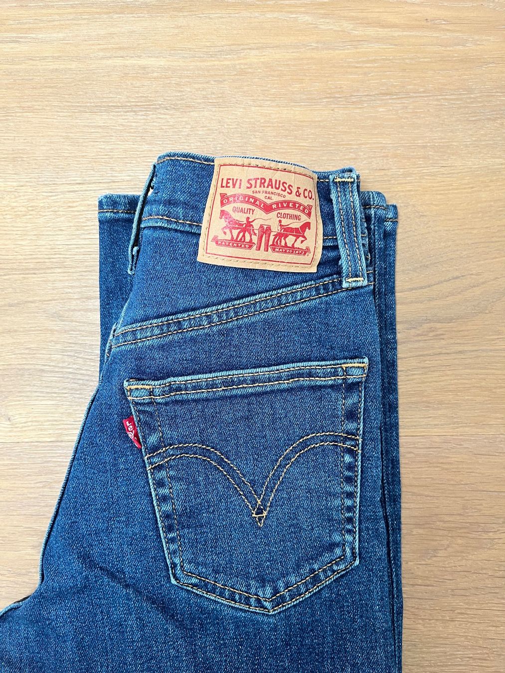 Levi's Jeans: Levi's Jeans, Ribcage Straight Ankle – Usato da Niederuzwil venduto da JenniferH02 1