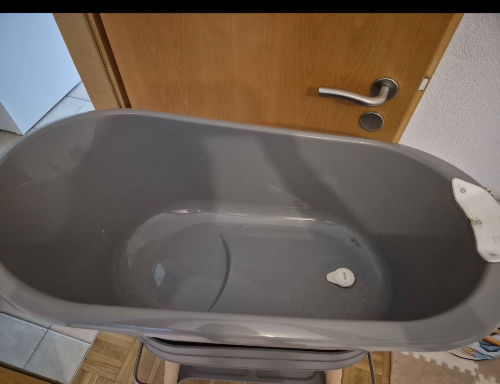 Vasche da bagno: Baby Bath Grey with Stand Used – Usato da Sierre venduto da dan_b8vw 1