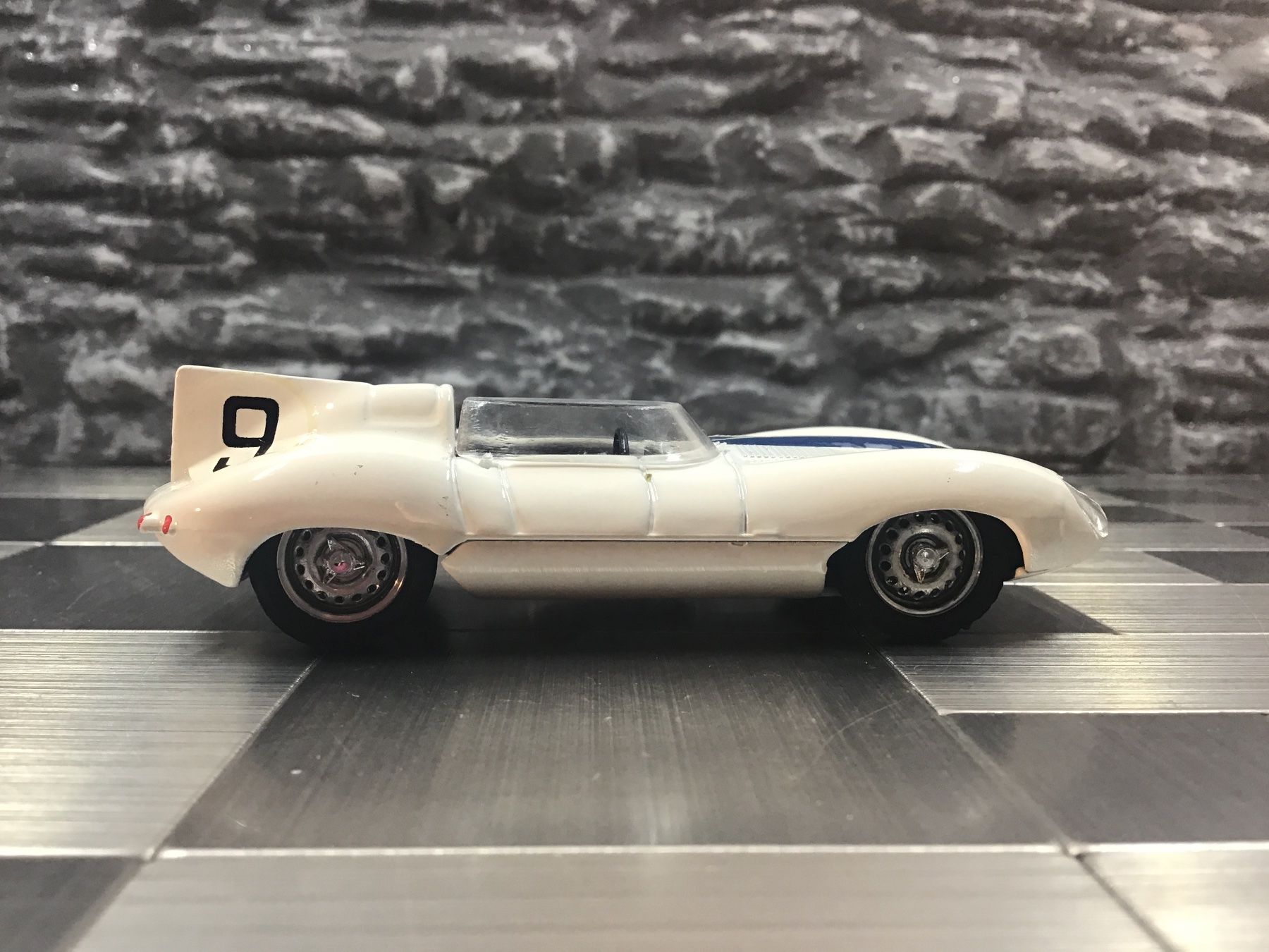 Jaguar Modellini d'auto: JAGUAR TYPE D LE MANS # 9 1:43 – Usato da Männedorf venduto da Spezial-Modelle 2