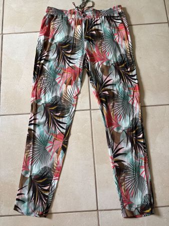 Sommerhose mit Blumenmuster, Grösse 42 - NEU