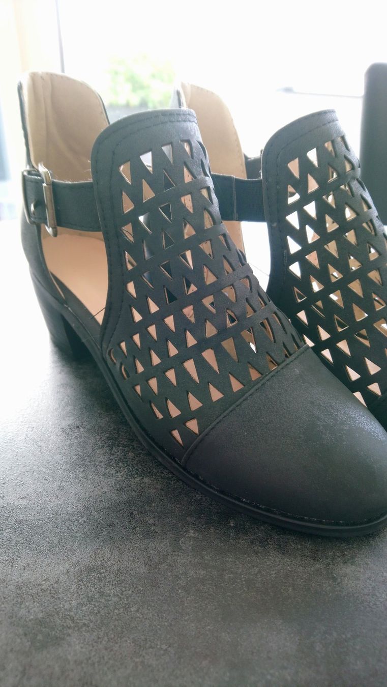 Damenschuhe: Wunderschöne Sandaletten, schwarz, Gr. 37, neu – Neu (gemäss Beschreibung) aus Boll von frauweber