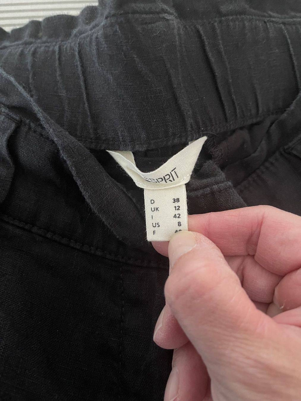 Esprit Pantaloni: Schwarze Shorts Esprit Gr. 38 – Usato da Oberrieden venduto da Boccia1981 1