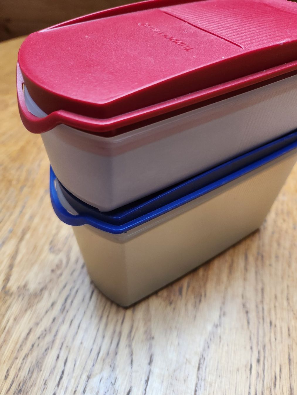 Tupperware Behälter & Ähnliches: Tupperware Eidgenosse 1l u. 500ml – Neu (gemäss Beschreibung) aus Gstaad von Kuhstall-2026 2