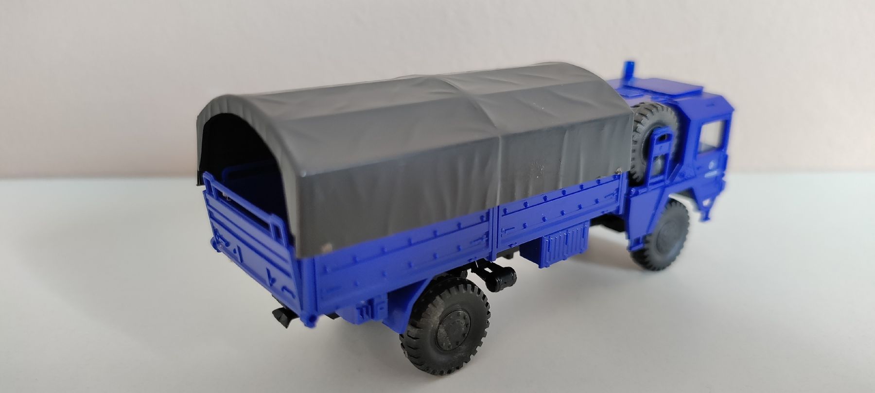 Voitures modèles: ROCO-LKW-MODELL - "MAN 4x4" | THW | blau+schwarz | 1/87 – D'occasion à Boswil par MAF_952 1