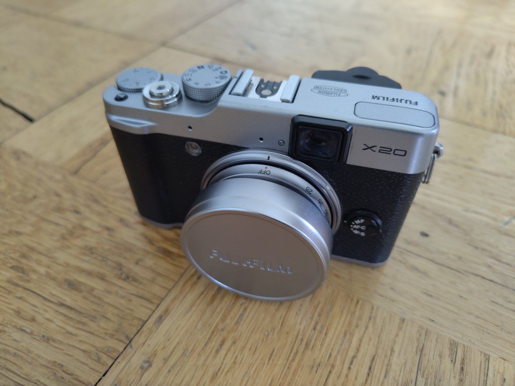 Fujifilm Fotocamera: Digitalkamera Fujifilm X20 – Usato da Burgdorf venduto da Luki23
