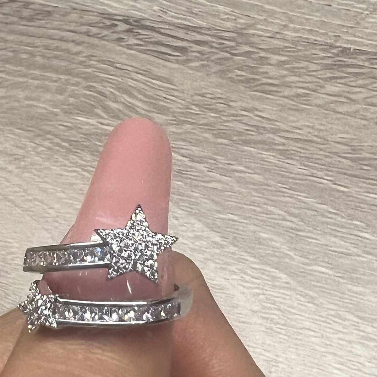Anelli: Sparkling Star Ring, Adjustable Silver Tone Band, Gift! – Nuovo (secondo la descrizione) da St. Gallen venduto da LGMStore 2