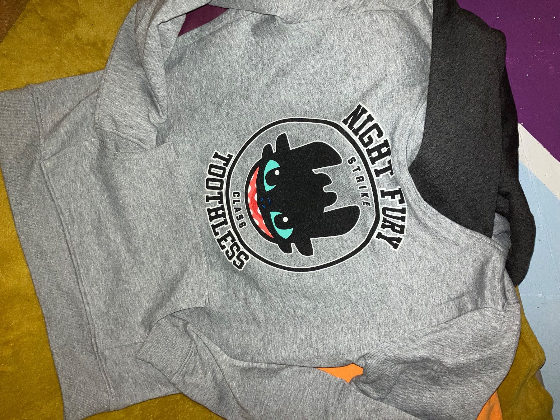 Pullover & Sweatshirts: Pullover Ohnezahn – Gebraucht aus Buchs SG von valiii21 2