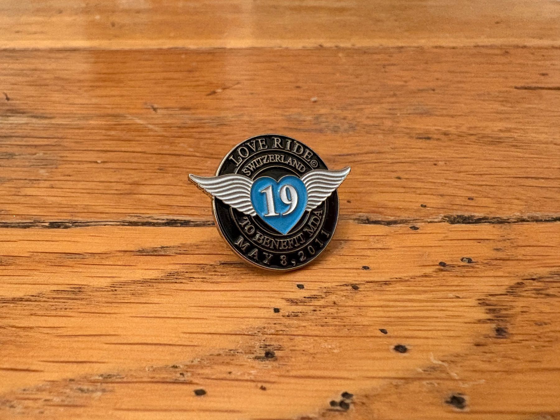 Placchette & Badge: Love Ride Pin - Nr.19 – Usato da Heimiswil venduto da Lebensarchitekt