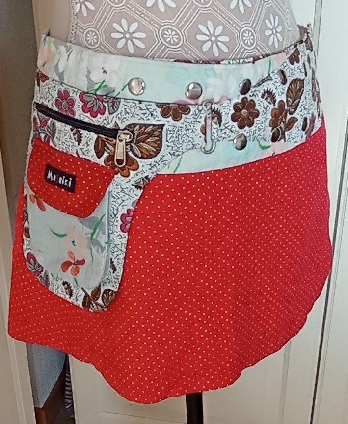 Moshiki Gonne: ✨MOSHIKI✨ Röckli – Usato da Lengnau BE venduto da Homebody