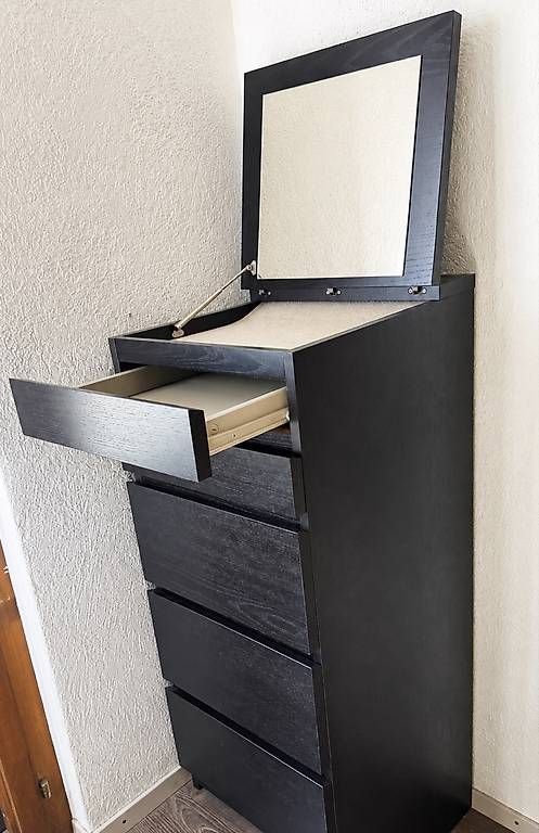 Ikea Cassettiere: Commode IKEA MALM 6 tiroirs avec miroir – Usato da Orbe venduto da tom_q2vy