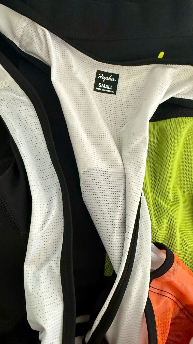 Rapha Pantaloni: RAPHA AMANI MEN’S PRO TEAM TRAINING CARGO BIB – Nuovo e nell'imballaggio originale da Basel venduto da Carlos_Deperu 2