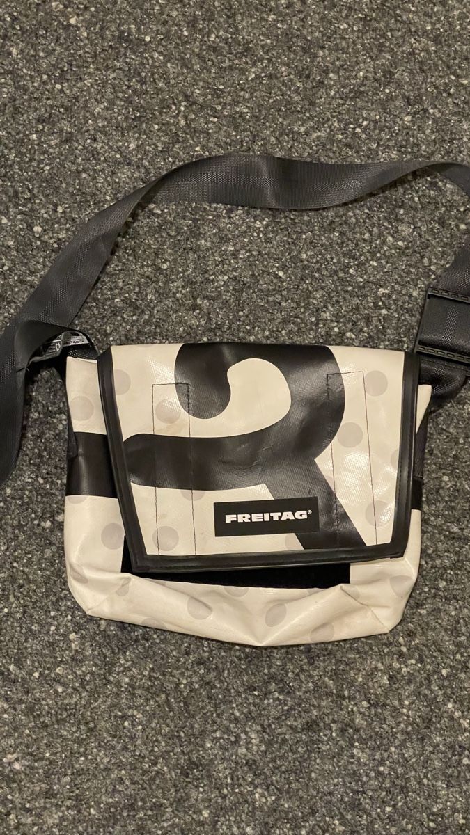 Freitag Borse da donna: Freitag Lassie F11 / weiss-schwarz – Usato da Wallenwil venduto da Pm2000